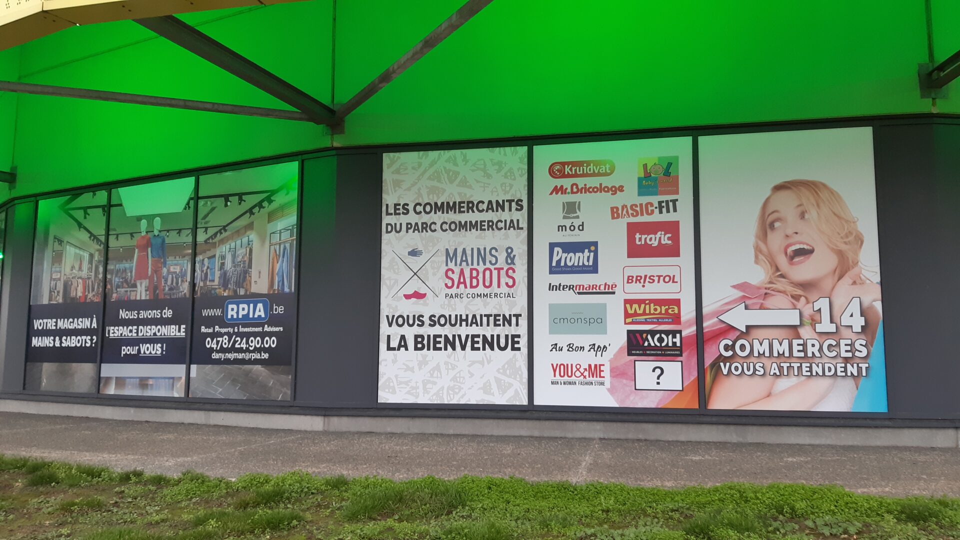 Impression sur vitrines centre commercial Mains & Sabots Estaimpuis